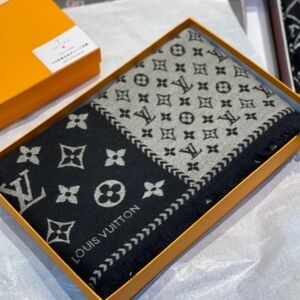 <AUTHENTIC>Louis Vuitton Scarf